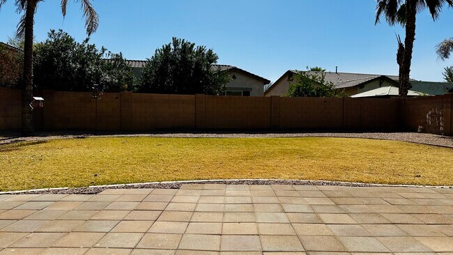 Building Photo - 839 E Las Colinas Pl