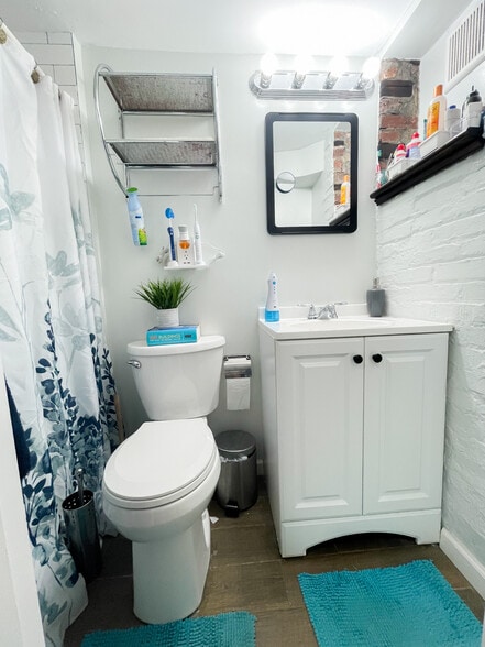 Bathroom - 3548 Rock Creek Church Rd NW