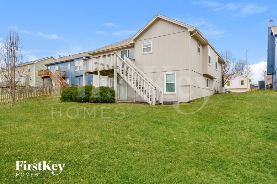 Building Photo - 11123 N Lewis Ave