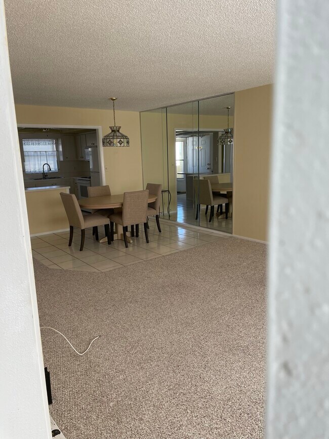 Building Photo - 4750 Cove Cir