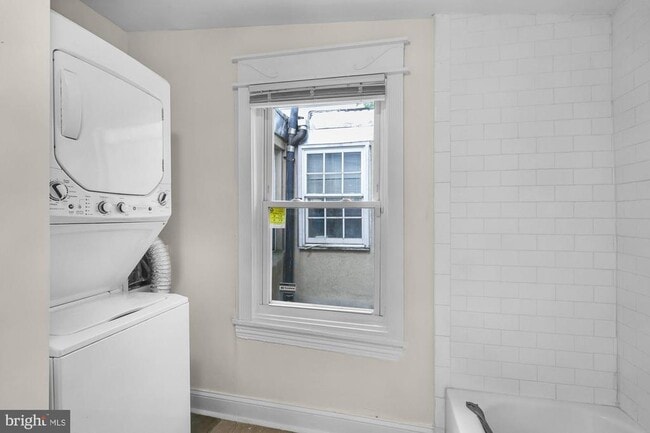 Building Photo - 1717 Fernon St