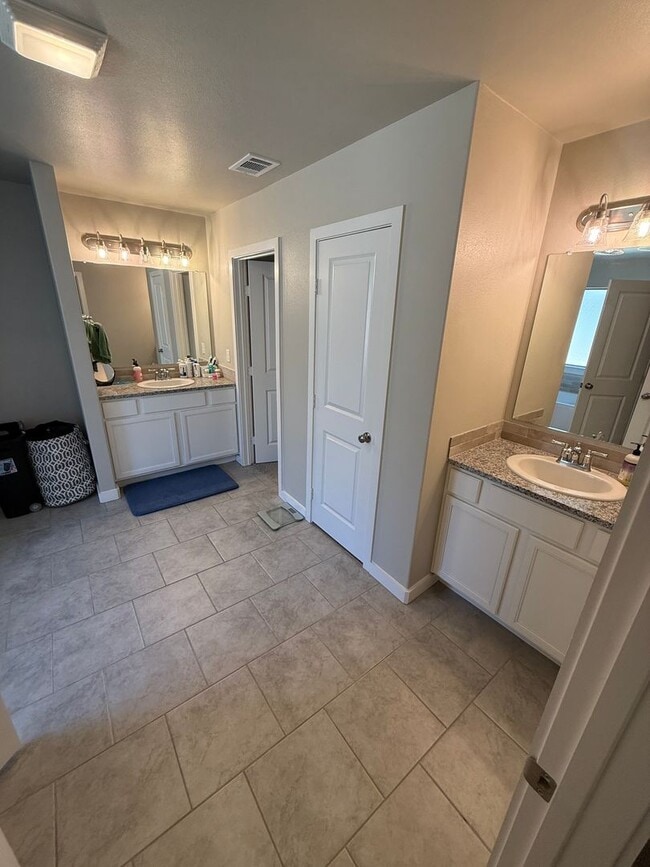 Building Photo - 3/2/2 in West Lubbock!