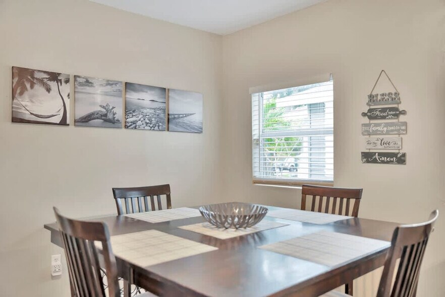 Building Photo - 1905 W St Louis St