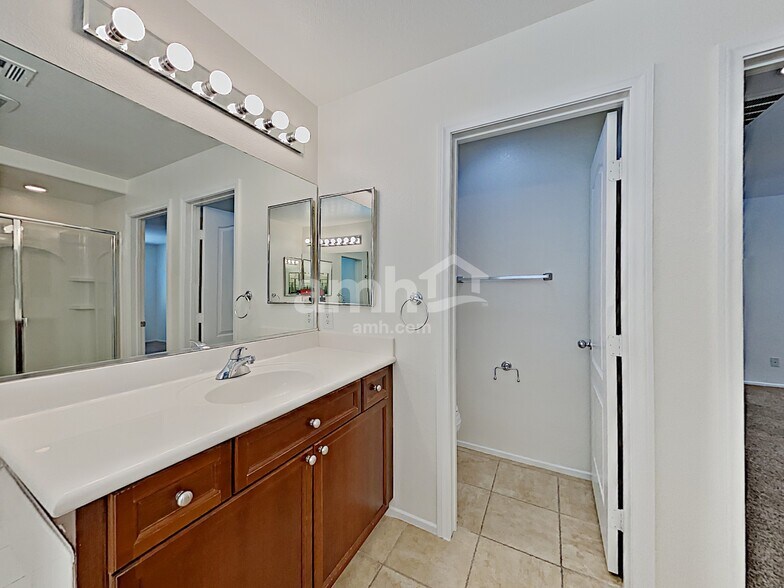 Building Photo - 10580 Elberton Ave