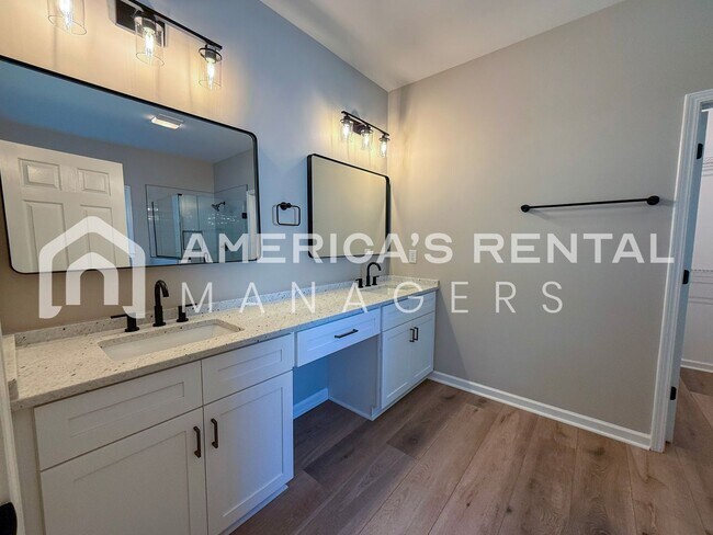 Building Photo - 825 Greystone Highlands Dr