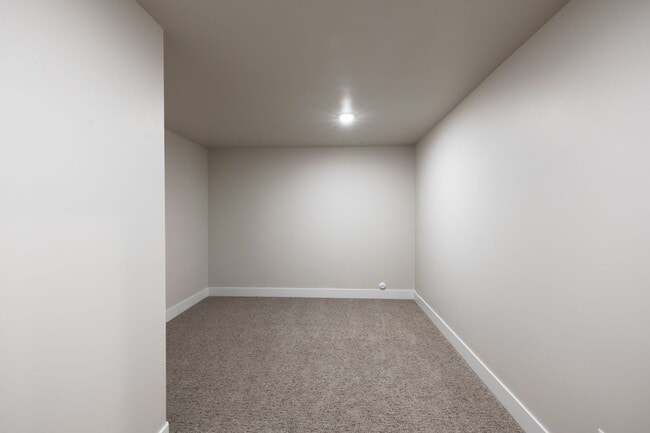 Building Photo - 715 Pine Ridge Ln