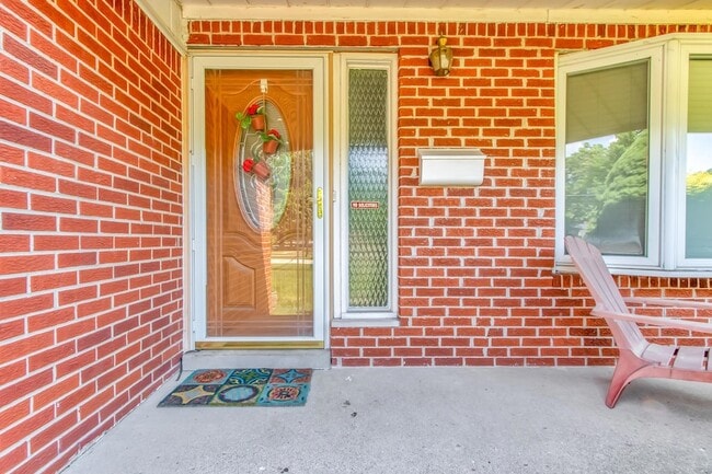 Building Photo - 16345 Pollyanna St