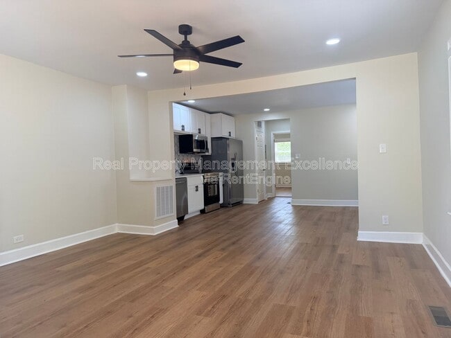 Building Photo - 114 E Club Blvd