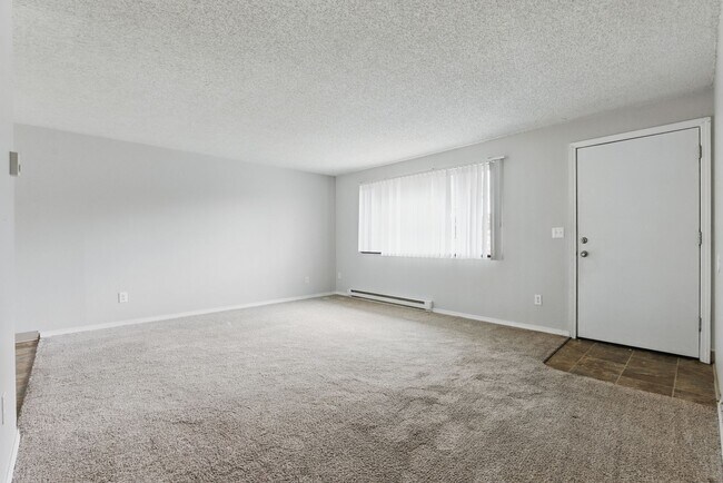 Building Photo - Comfort & Convenience in the Heart of Lents!