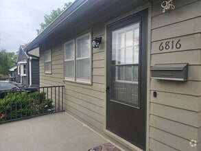 Building Photo - Spacious and Renovated 3 Bedroom Home