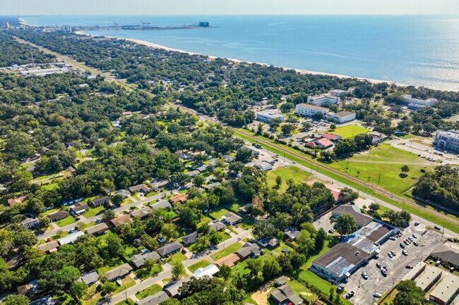 Building Photo - 114 Lassere Cir