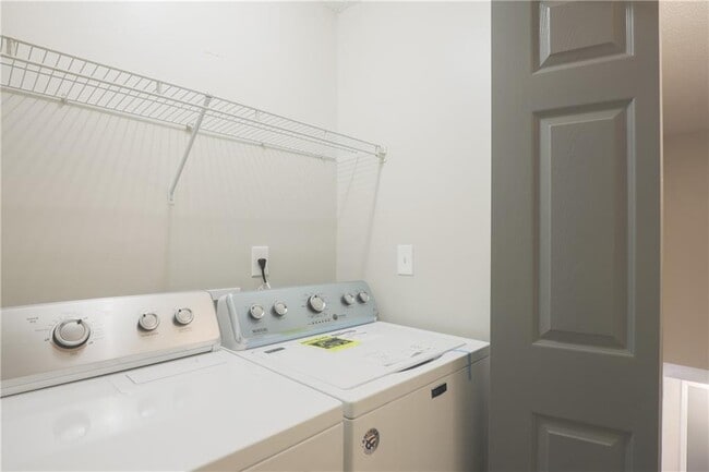 Building Photo - 6463 Klinect Ct