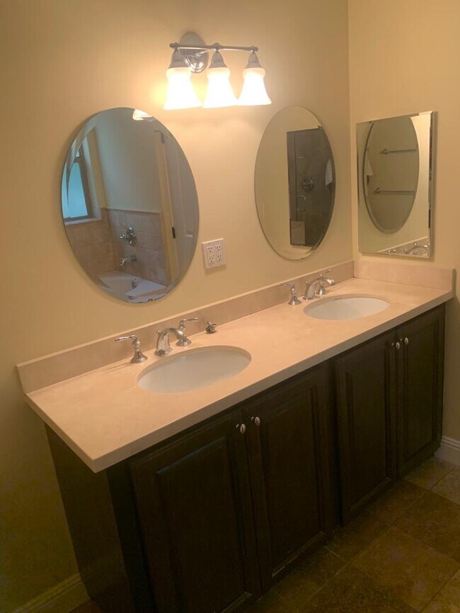 Dual Vanity in Master Bath - 5037 Rosewood Ave