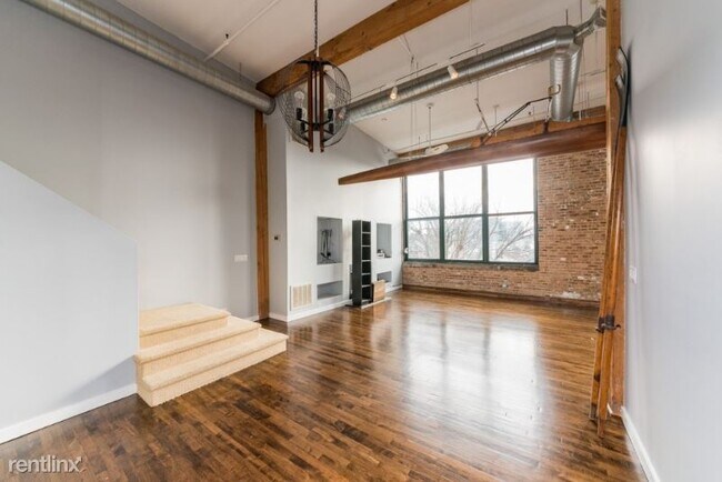 Building Photo - 2650 W Belden Ave
