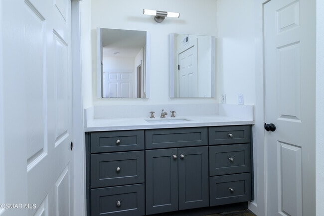 Building Photo - 2 Sparrowhawk Ln