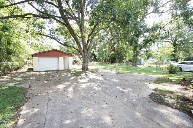 Building Photo - 7223 1st Ave S