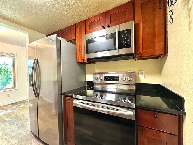 Building Photo - 2Bd/1Ba Kirkland Condo