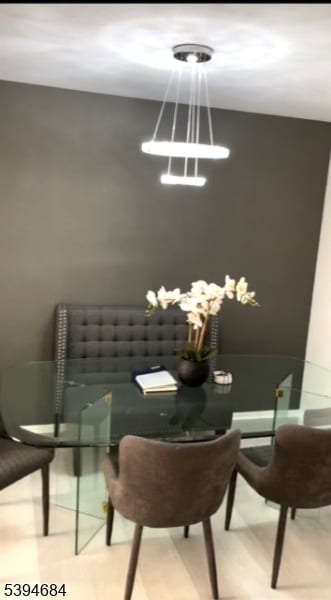 Building Photo - 131 Country Club Dr