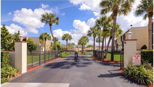 Building Photo - 2050 Oleander Blvd