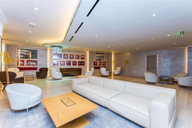 Building Photo - 1000 Brickell Plz