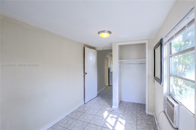 Building Photo - 2250 NE 136th St