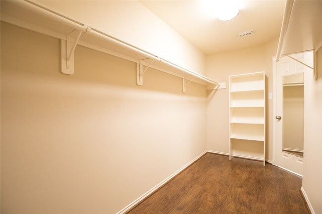 Building Photo - 416 Laddingford Ln