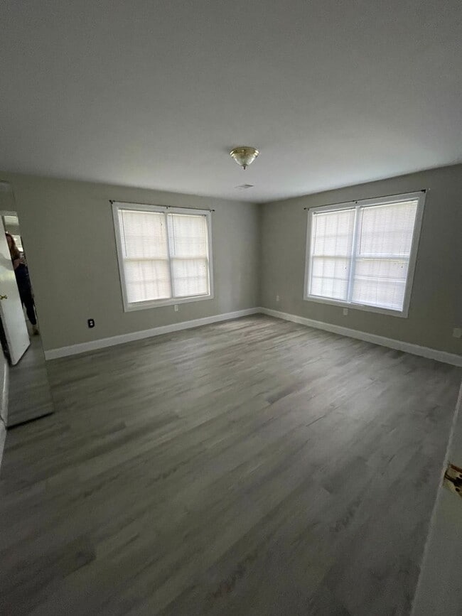 Building Photo - Ideal for Families or Roommates: 4BR/3BA Lakefront Home with Dual Private Suites