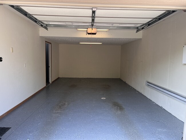 Building Photo - 848 Quadrilla St