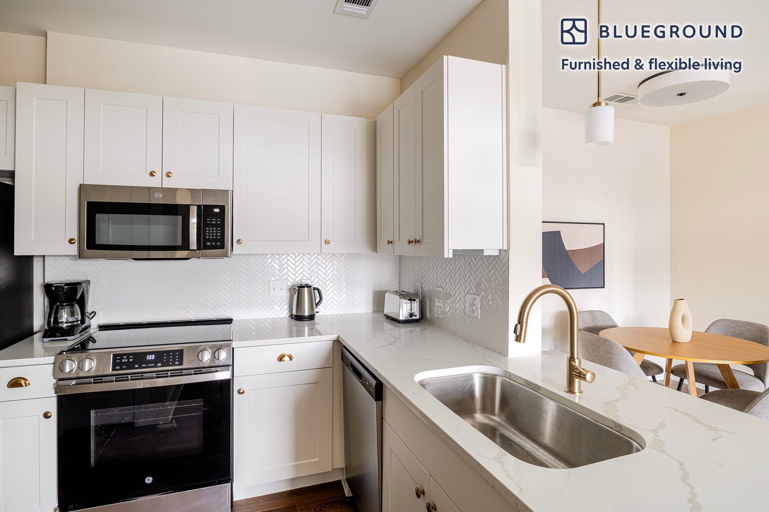 Building Photo - 1501 W Howard Ln