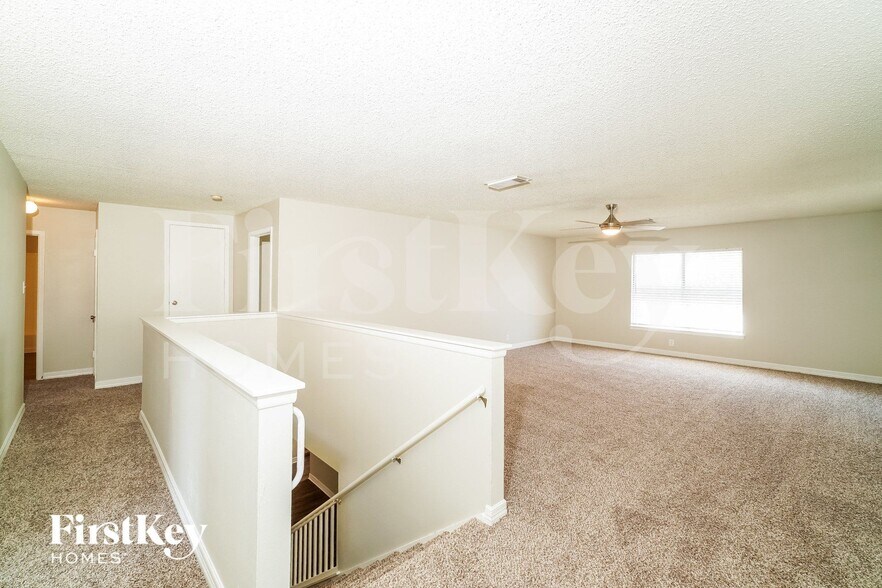 Building Photo - 14219 N Hills Village Dr