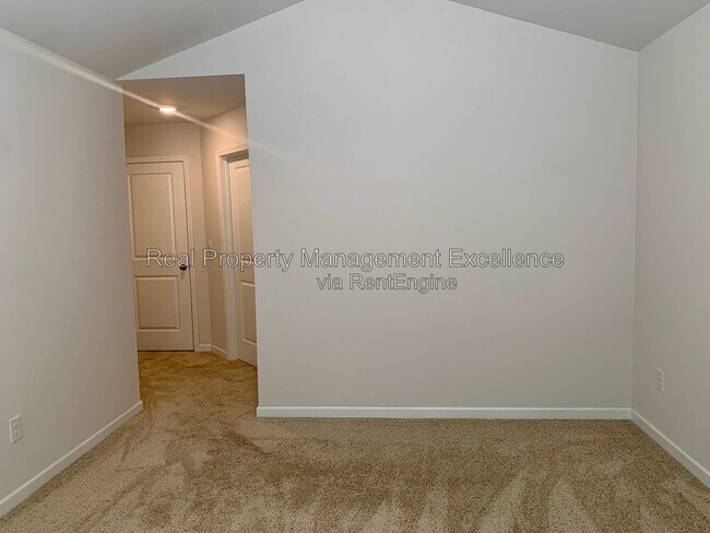 Building Photo - 213 David Hl Dr