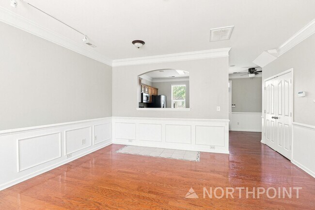 Building Photo - 9311 Greenheather Dr