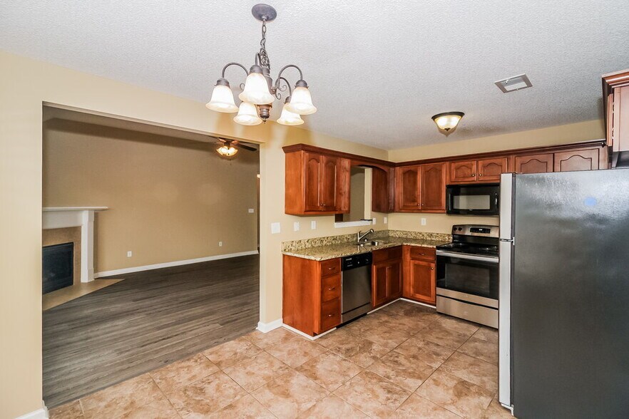 Building Photo - 6776 Anna May Dr