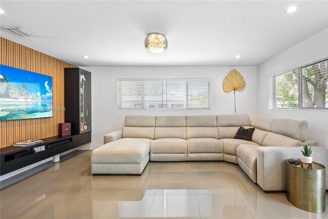 Building Photo - 13800 SW 78th Pl