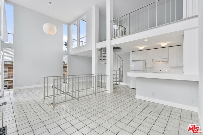 Primary Photo - 114 Fleet St