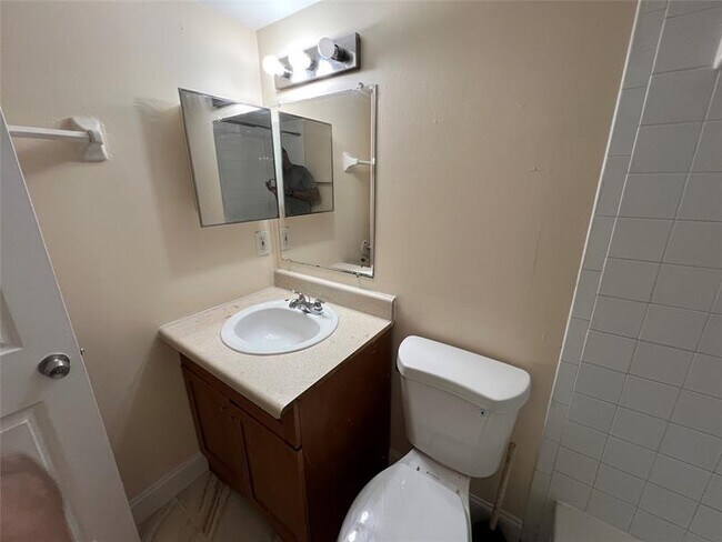 Building Photo - 2431 NW 56th Ave