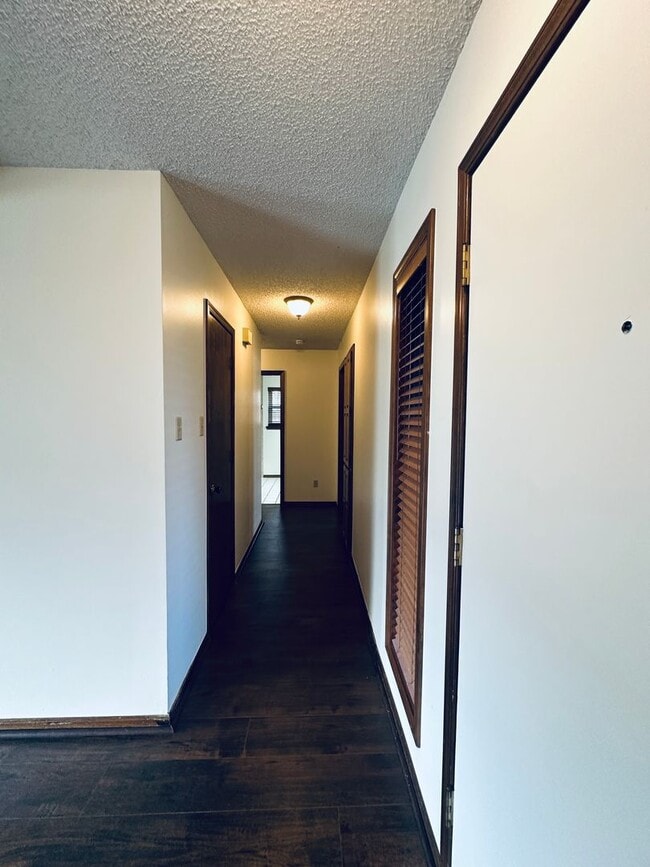 Building Photo - 3406 Erin Oaks St