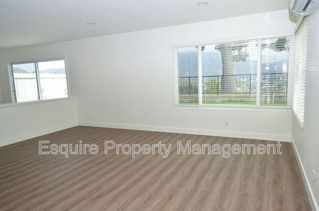 Building Photo - 5190 Laurel Park Dr