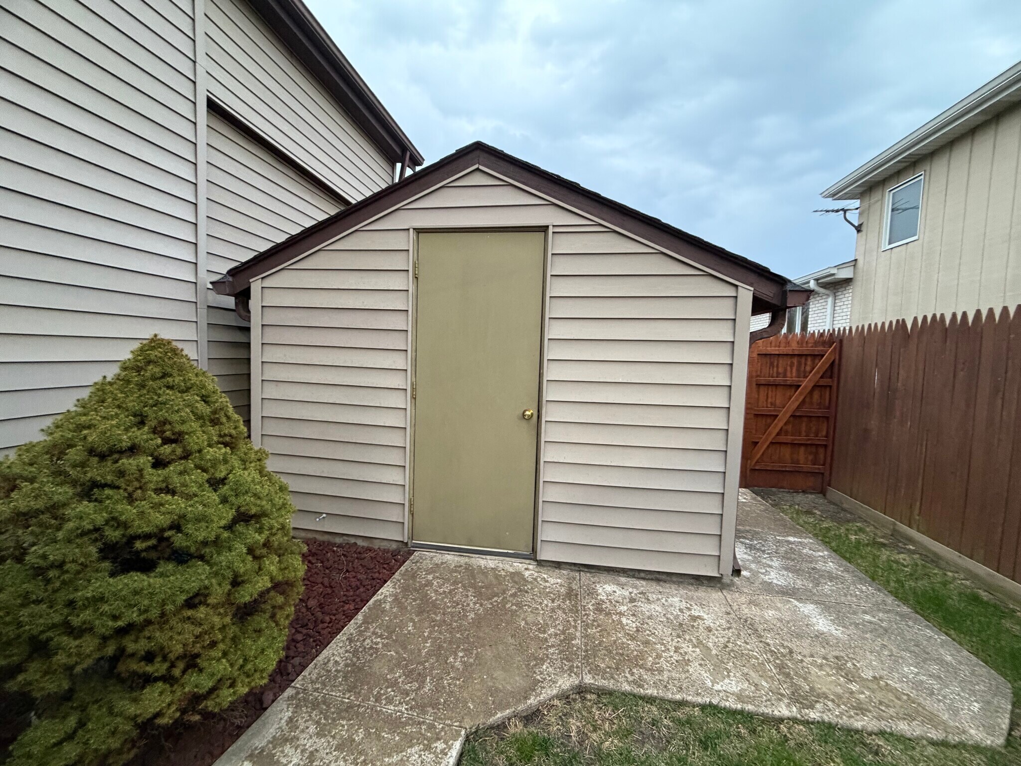 Building Photo - 8304 S 79th Ct