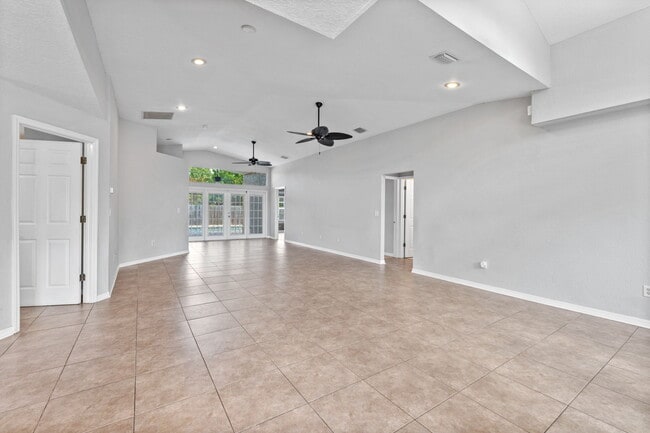 Building Photo - 6515 34th Ave N