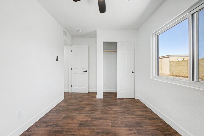 Building Photo - 4127 N 106th Ave