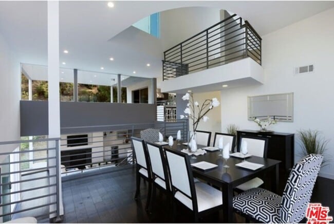 Building Photo - 3624 Avenida Del Sol