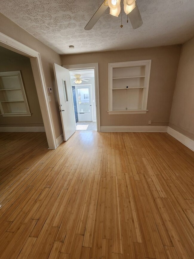 Building Photo - 97 E Emerling Ave