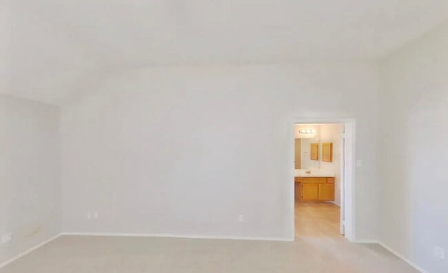 Building Photo - Move-In Ready 4-Bedroom Home with Timeless Appeal