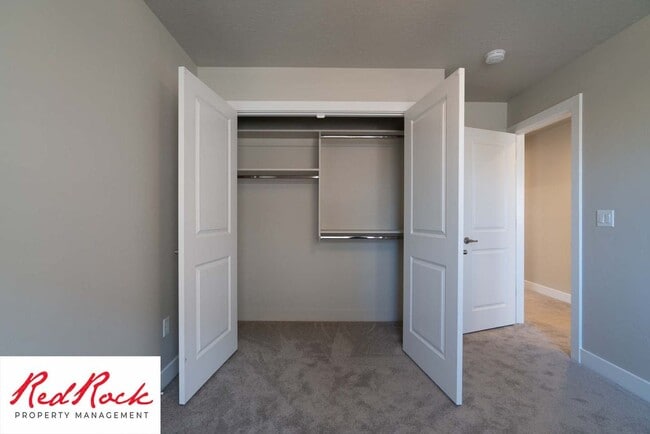 Building Photo - Spacious Townhome in Hurricane Heights
