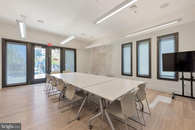 Building Photo - 16608 Crabbs Branch Way