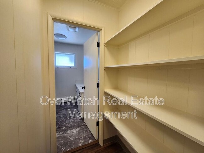 Building Photo - 3925 E 9th Ave