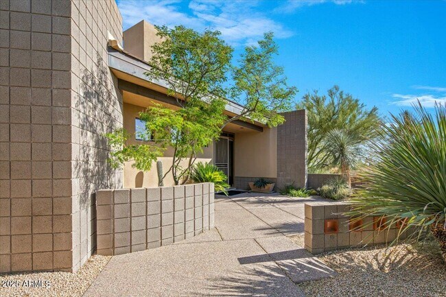 Primary Photo - 10507 E Fernwood Ln