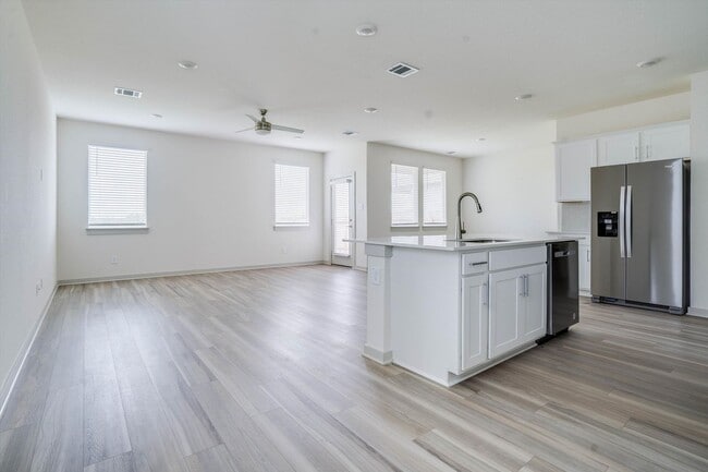 Building Photo - 428 Millbrook Blvd