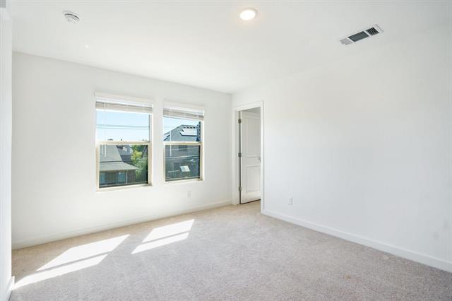 Building Photo - 2608 Ontario Dr